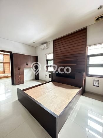 Lokasi terbaik! Rumah siap huni dikontrakkan di Kebayoran Baru LB 650m2 Lokasi terbaik! Rumah siap huni dikontrakkan di Kebayoran Baru LB 650m2