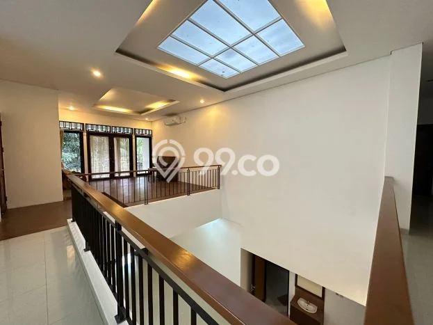Lokasi terbaik! Rumah siap huni dikontrakkan di Kebayoran Baru LB 650m2 Lokasi terbaik! Rumah siap huni dikontrakkan di Kebayoran Baru LB 650m2