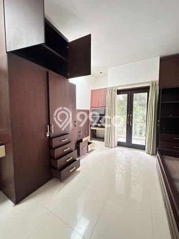 Lokasi terbaik! Rumah siap huni dikontrakkan di Kebayoran Baru LB 650m2 Lokasi terbaik! Rumah siap huni dikontrakkan di Kebayoran Baru LB 650m2