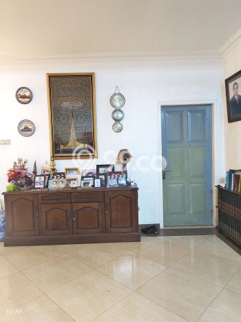 Rumah Eksklusif Siap Huni LT 628m2 di Kebon Jeruk, Jakarta Barat Rumah Eksklusif Siap Huni LT 628m2 di Kebon Jeruk, Jakarta Barat