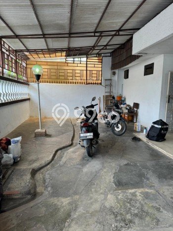For Sale! Luxury House LT 200m2 Desain Elegan di Taman Kota For Sale! Luxury House LT 200m2 Desain Elegan di Taman Kota