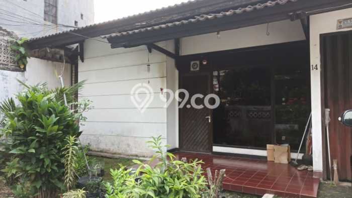 Hunian Eksklusif Siap Huni LT 300m2 di Kebayoran Lama, Jakarta Selatan Hunian Eksklusif Siap Huni LT 300m2 di Kebayoran Lama, Jakarta Selatan