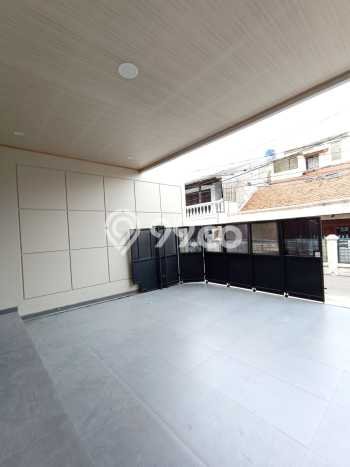 Rumah Elit LB 195m2 Siap Huni Desain Elegan di Rawamangun, Jakarta Timur Rumah Elit LB 195m2 Siap Huni Desain Elegan di Rawamangun, Jakarta Timur