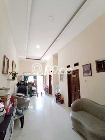 For Sale Hunian Rumah Terawat 3 Kamar di Pondok Kelapa, Jakarta Timur For Sale Hunian Rumah Terawat 3 Kamar di Pondok Kelapa, Jakarta Timur