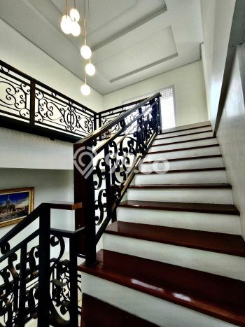 Jual Rumah Mewah Elegan Dengan View Cantik di Pondok Kelapa, Jakarta Timur Jual Rumah Mewah Elegan Dengan View Cantik di Pondok Kelapa, Jakarta Timur