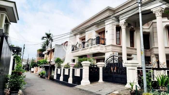 Rumah Elit Modern Tanpa Renovasi di Rawamangun Jakarta Timur Rumah Elit Modern Tanpa Renovasi di Rawamangun Jakarta Timur