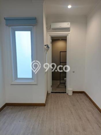 Rumah Elit Modern Tanpa Renovasi di Graha Surabaya Rumah Elit Modern Tanpa Renovasi di Graha Surabaya