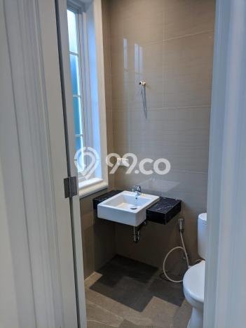 Rumah Elit Modern Tanpa Renovasi di Graha Surabaya Rumah Elit Modern Tanpa Renovasi di Graha Surabaya