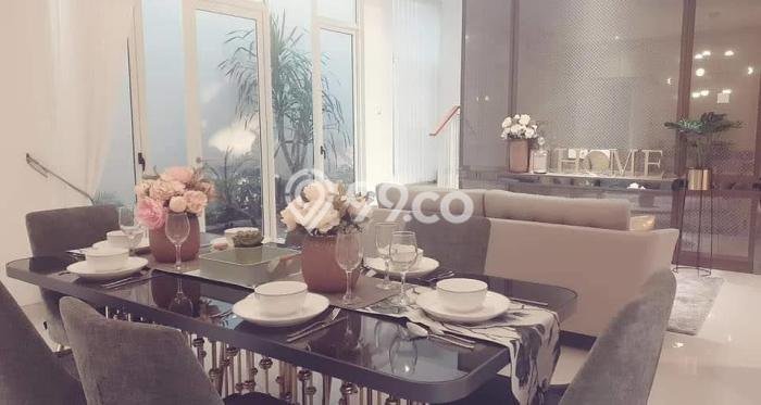 Ready to Use! Luxury House LT 160m2 Desain Elegan di Pakuwon CIty Ready to Use! Luxury House LT 160m2 Desain Elegan di Pakuwon CIty