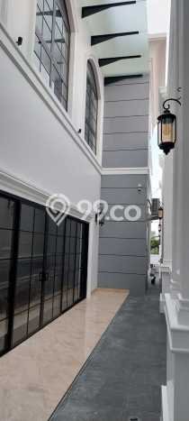 Dijual Rumah Luas Elegan Dengan View Cantik di Puri Anjasmoro, Semarang Dijual Rumah Luas Elegan Dengan View Cantik di Puri Anjasmoro, Semarang