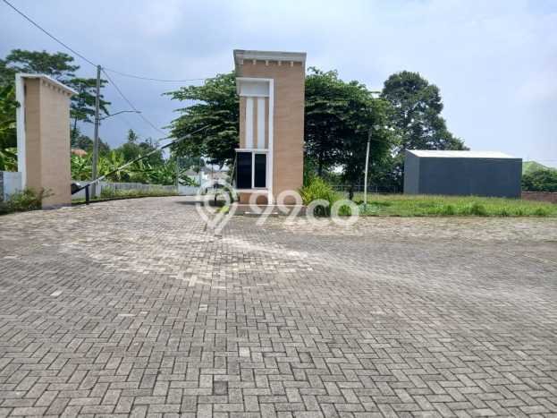 Rumah Akses Mudah area Gunung Pati, Semarang, LT 121m2m² LB 100m2m² Rumah Akses Mudah area Gunung Pati, Semarang, LT 121m2m² LB 100m2m²