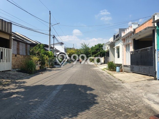 Rumah Mewah LT 112m² / LB 50m² di Kawasan Nyaman Mijen, Semarang Rumah Mewah LT 112m² / LB 50m² di Kawasan Nyaman Mijen, Semarang