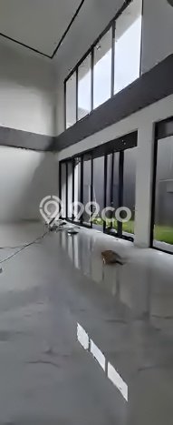 Rumah Lingkungan Asri di , Surabaya, LT 240m2m² LB 300m2m² Rumah Lingkungan Asri di , Surabaya, LT 240m2m² LB 300m2m²
