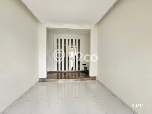Rumah Mewah LB 550m2 Siap Huni Desain Elegan di Jemursari, Surabaya Rumah Mewah LB 550m2 Siap Huni Desain Elegan di Jemursari, Surabaya