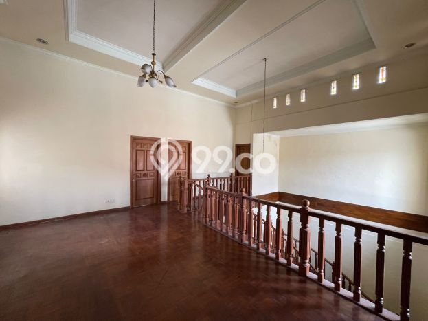 Siap Huni Rumah Mewah 7 Kamar di Rungkut Dekat ke Mana Saja Siap Huni Rumah Mewah 7 Kamar di Rungkut Dekat ke Mana Saja