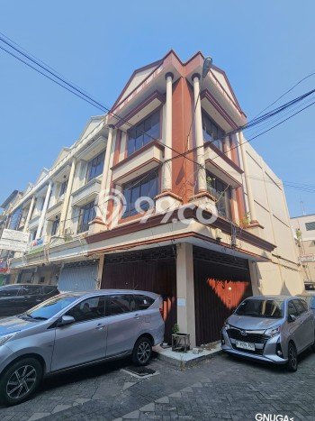 Ruko paling strategis disewakan di Waru Sidoarjo Ruko paling strategis disewakan di Waru Sidoarjo