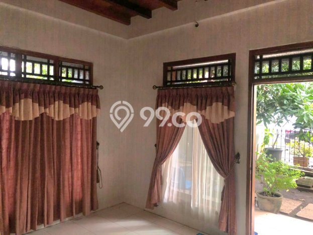 Dijual Rumah 5 Kamar Lokasi Strategis Nyaman dan Strategis di Rungkut Dijual Rumah 5 Kamar Lokasi Strategis Nyaman dan Strategis di Rungkut