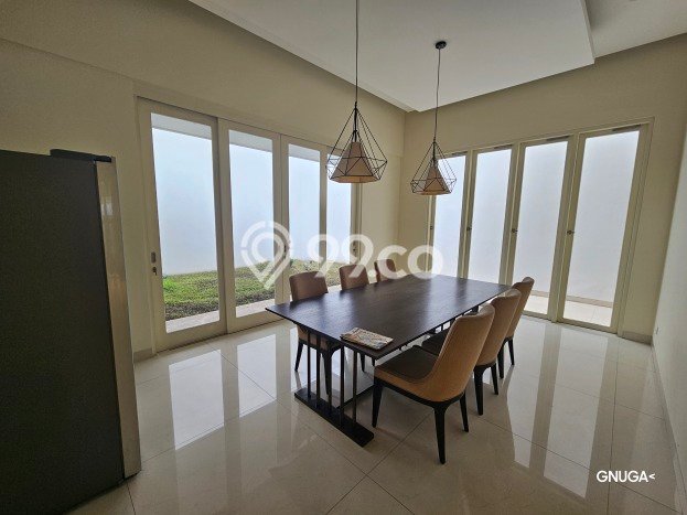 Rumah Mewah LB 550m2 Siap Huni Desain Elegan di Jemursari, Surabaya Rumah Mewah LB 550m2 Siap Huni Desain Elegan di Jemursari, Surabaya