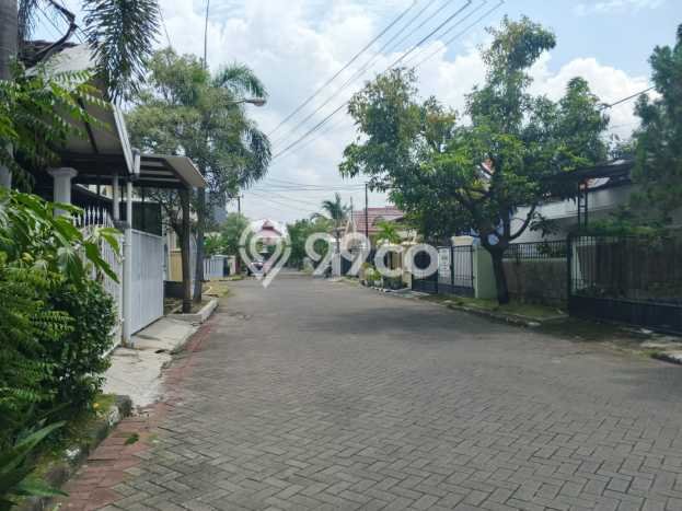 For Sale! Luxury House LT 242m2 Desain Elegan di Wonorejo For Sale! Luxury House LT 242m2 Desain Elegan di Wonorejo