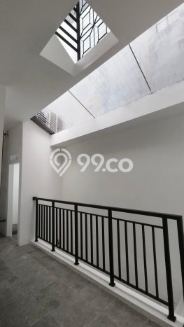LOKASI PREMIUM! Rumah Strategis di Tanjung Duren, LT 78m² Bangunan 170m² LOKASI PREMIUM! Rumah Strategis di Tanjung Duren, LT 78m² Bangunan 170m²