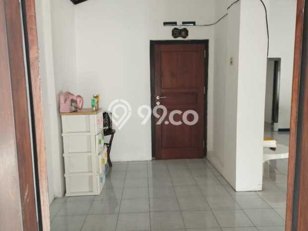 Lokasi strategis! Rumah siap pakai disewakan di Solo Baru LB 200m2 Lokasi strategis! Rumah siap pakai disewakan di Solo Baru LB 200m2