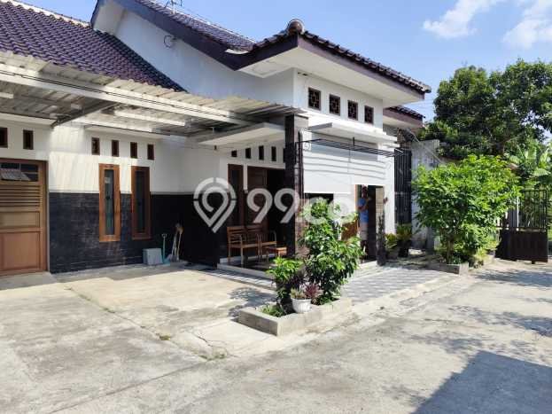 Rumah Strategis Modern Lb 300m2 di Kartasura, Sukoharjo Rumah Strategis Modern Lb 300m2 di Kartasura, Sukoharjo