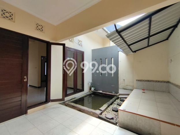 Lokasi terbaik! Rumah siap pakai dikontrakkan di Solo Baru LB 120m2 Lokasi terbaik! Rumah siap pakai dikontrakkan di Solo Baru LB 120m2