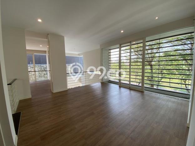 BEST PRICE! Rumah Premium di Wiyung, LT 412m² LB 341m² BEST PRICE! Rumah Premium di Wiyung, LT 412m² LB 341m²