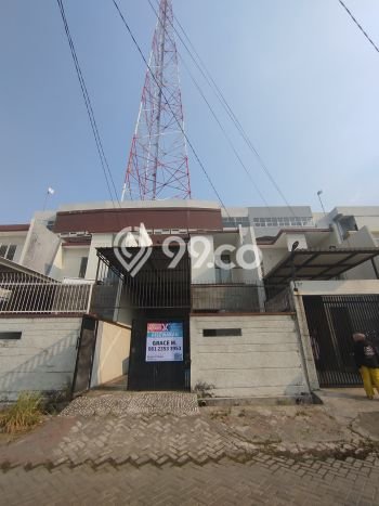 HARGA SPESIAL! Rumah kawasan Sambikerep, Dekat Pusat Kota, 3 KT, LT 150m² LB 300m² HARGA SPESIAL! Rumah kawasan Sambikerep, Dekat Pusat Kota, 3 KT, LT 150m² LB 300m²