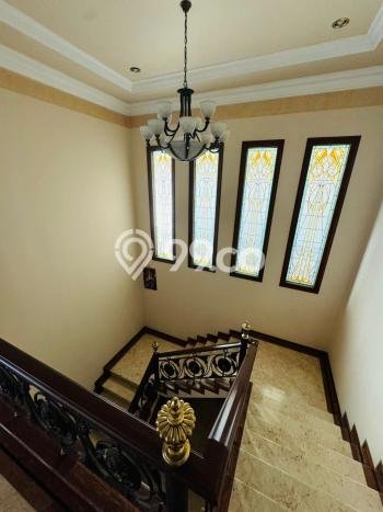 Rumah Luxury Modern Tanpa Renovasi di Pakuwon Indah Surabaya Rumah Luxury Modern Tanpa Renovasi di Pakuwon Indah Surabaya