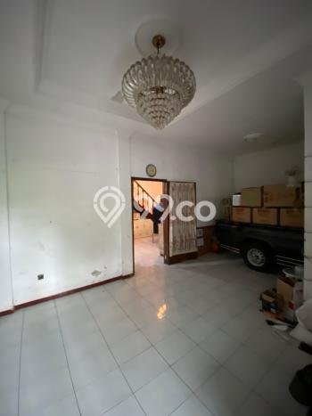 Rumah Mewah LB 278m2 Siap Pakai Desain Elegan di Petemon, Surabaya Rumah Mewah LB 278m2 Siap Pakai Desain Elegan di Petemon, Surabaya