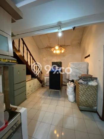 Rumah Mewah LB 278m2 Siap Pakai Desain Elegan di Petemon, Surabaya Rumah Mewah LB 278m2 Siap Pakai Desain Elegan di Petemon, Surabaya