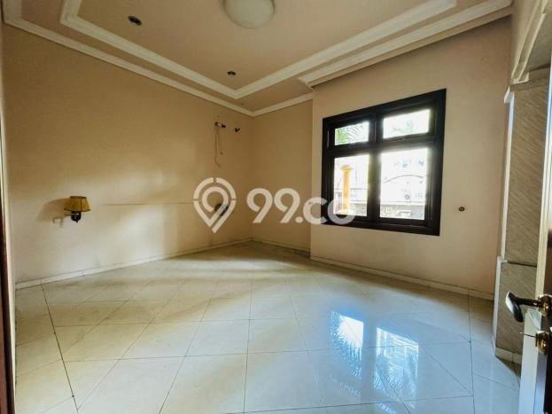 Rumah Luxury Modern Tanpa Renovasi di Pakuwon Indah Surabaya Rumah Luxury Modern Tanpa Renovasi di Pakuwon Indah Surabaya