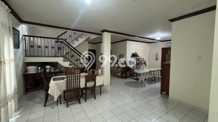 Dijual Rumah Luas Elegan Dengan View Eksklusif di Tubagus Ismail, Bandung Dijual Rumah Luas Elegan Dengan View Eksklusif di Tubagus Ismail, Bandung