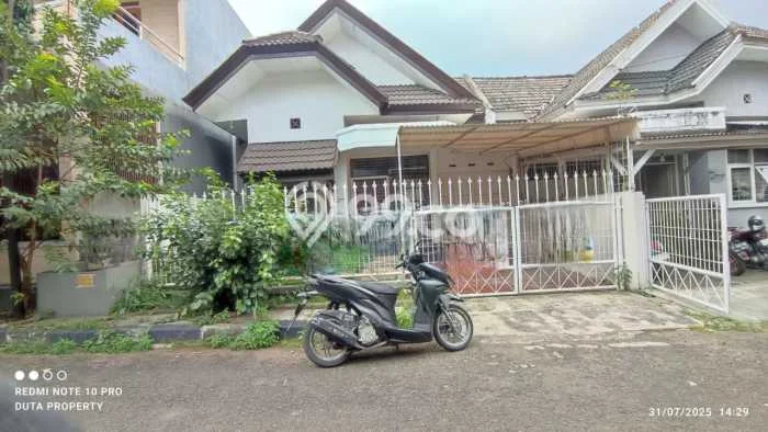 Rumah Strategis Modern Lb 200m2 di Cimahi Utara, Cimahi Rumah Strategis Modern Lb 200m2 di Cimahi Utara, Cimahi
