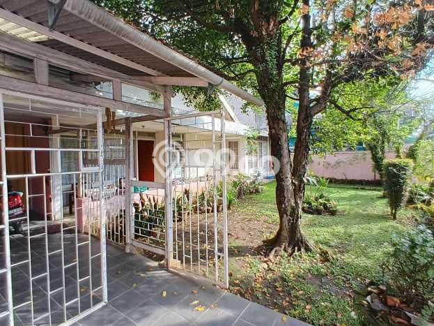 Ready to Use! Luxury House LT 325m2 Desain Elegan di Cikutra Ready to Use! Luxury House LT 325m2 Desain Elegan di Cikutra