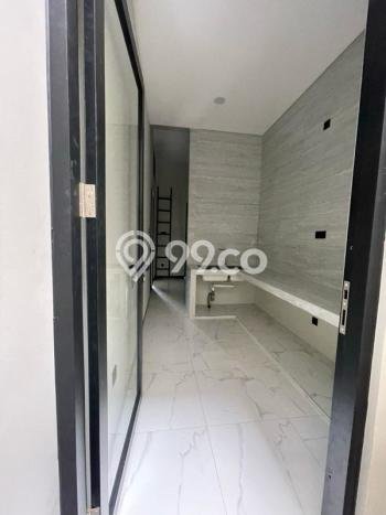 Hunian Elit LB 210m2 Siap Pakai Desain Elegan di Manyar, Surabaya Hunian Elit LB 210m2 Siap Pakai Desain Elegan di Manyar, Surabaya
