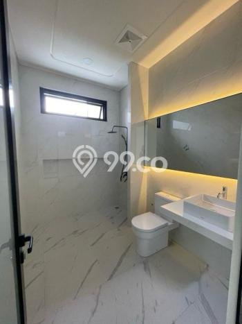 Hunian Elit LB 210m2 Siap Pakai Desain Elegan di Manyar, Surabaya Hunian Elit LB 210m2 Siap Pakai Desain Elegan di Manyar, Surabaya