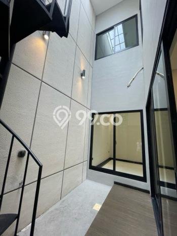 Hunian Elit LB 210m2 Siap Pakai Desain Elegan di Manyar, Surabaya Hunian Elit LB 210m2 Siap Pakai Desain Elegan di Manyar, Surabaya