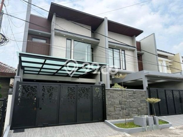 Hunian Elit LB 210m2 Siap Pakai Desain Elegan di Manyar, Surabaya Hunian Elit LB 210m2 Siap Pakai Desain Elegan di Manyar, Surabaya