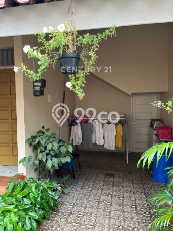Disewakan! Rumah 3 Kamar Tidur &
2 Kamar Mandi di Kayu Putih, Jakarta Timur Disewakan! Rumah 3 Kamar Tidur &
2 Kamar Mandi di Kayu Putih, Jakarta Timur