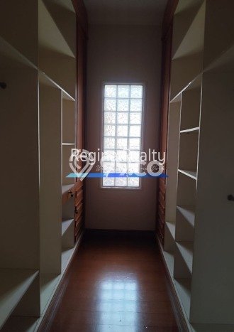 Hunian Minimalis dengan LT 450m2 & LB 400m2 Disewakan di Pondok Indah Hunian Minimalis dengan LT 450m2 & LB 400m2 Disewakan di Pondok Indah