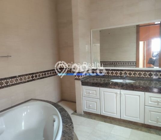 Hunian Minimalis dengan LT 450m2 & LB 400m2 Disewakan di Pondok Indah Hunian Minimalis dengan LT 450m2 & LB 400m2 Disewakan di Pondok Indah