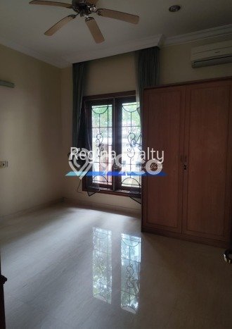 Hunian Minimalis dengan LT 450m2 & LB 400m2 Disewakan di Pondok Indah Hunian Minimalis dengan LT 450m2 & LB 400m2 Disewakan di Pondok Indah