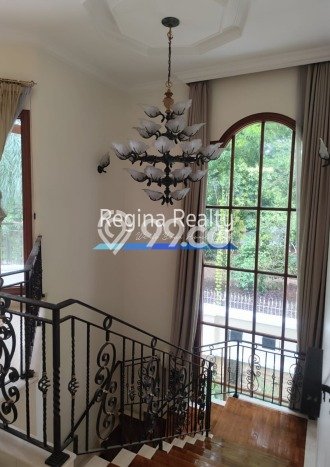 Hunian Minimalis dengan LT 450m2 & LB 400m2 Disewakan di Pondok Indah Hunian Minimalis dengan LT 450m2 & LB 400m2 Disewakan di Pondok Indah