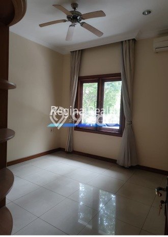 Hunian Minimalis dengan LT 450m2 & LB 400m2 Disewakan di Pondok Indah Hunian Minimalis dengan LT 450m2 & LB 400m2 Disewakan di Pondok Indah