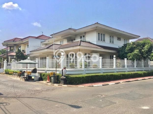 Dijual Rumah Luas Elegan Dengan View Eksklusif di Bintaro, Jakarta Selatan Dijual Rumah Luas Elegan Dengan View Eksklusif di Bintaro, Jakarta Selatan