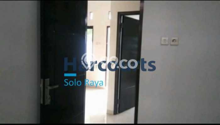 Rumah Asri area mojosongo, 2 KT, Area Strategis, Luas 84m2m² LB 70m2m² Rumah Asri area mojosongo, 2 KT, Area Strategis, Luas 84m2m² LB 70m2m²