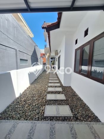 Rumah di Semarang Selatan, 0 KM, Dekat Pusat Kota, Luas 220m² LB 350m² Rumah di Semarang Selatan, 0 KM, Dekat Pusat Kota, Luas 220m² LB 350m²