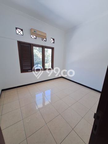 Rumah di Semarang Selatan, 0 KM, Dekat Pusat Kota, Luas 220m² LB 350m² Rumah di Semarang Selatan, 0 KM, Dekat Pusat Kota, Luas 220m² LB 350m²